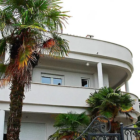Klara Apartmán Pula