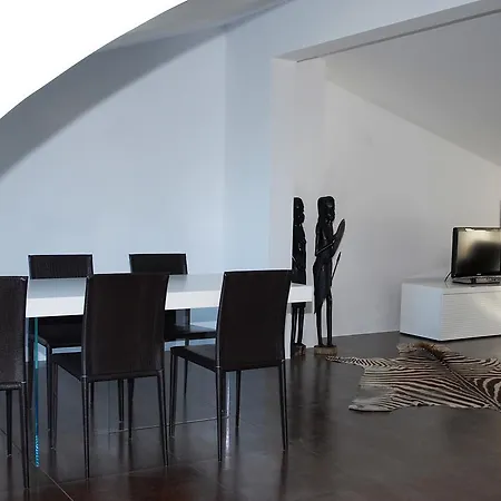 Klara 아파트 풀라